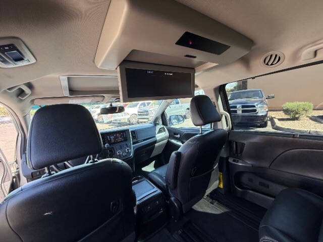 Used 2015 Toyota Sienna SE Premium FWD image 16