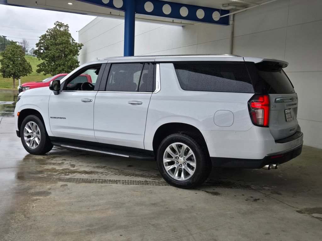 Used 2023 Chevrolet Suburban Premier AWD/4WD image 3