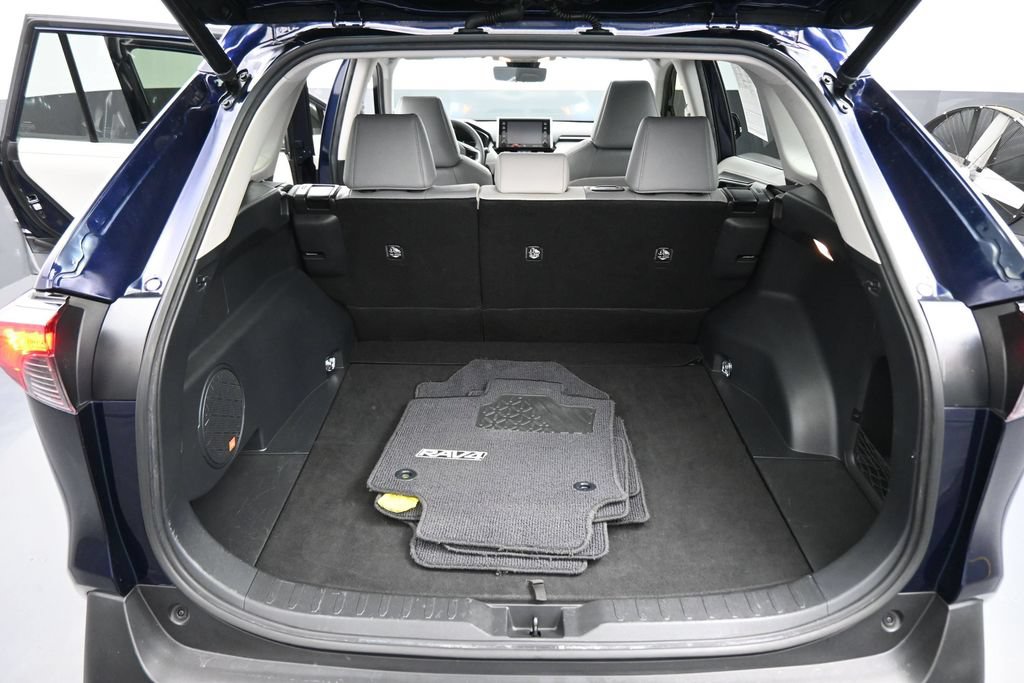 Used 2020 Toyota RAV4 Limited FWD image 19
