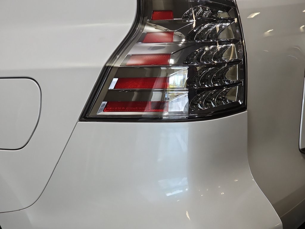 Used 2023 Lexus GX 460 Premium w/ Premium Package AWD/4WD image 32