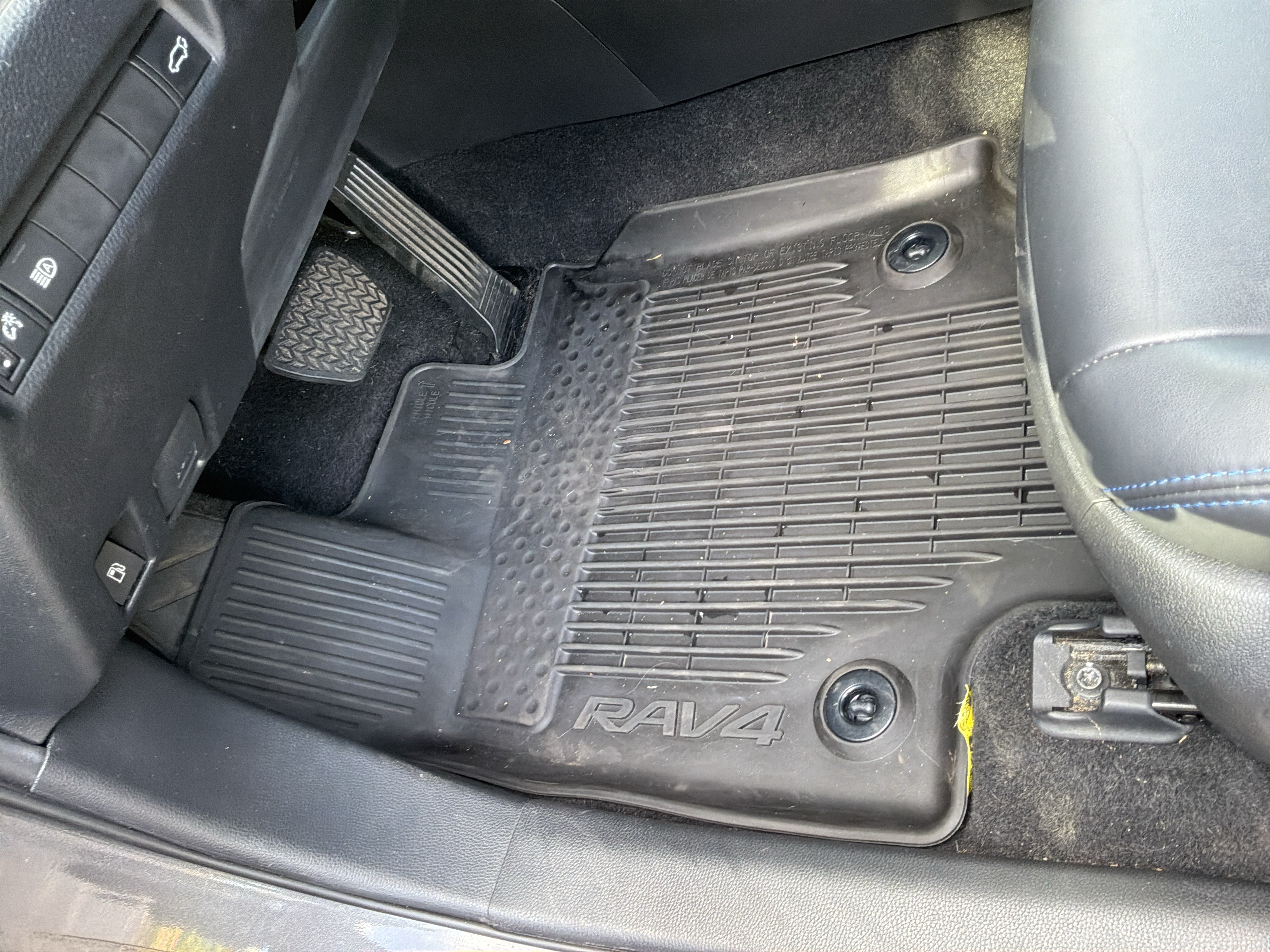 Used 2022 Toyota RAV4 XSE AWD/4WD image 17