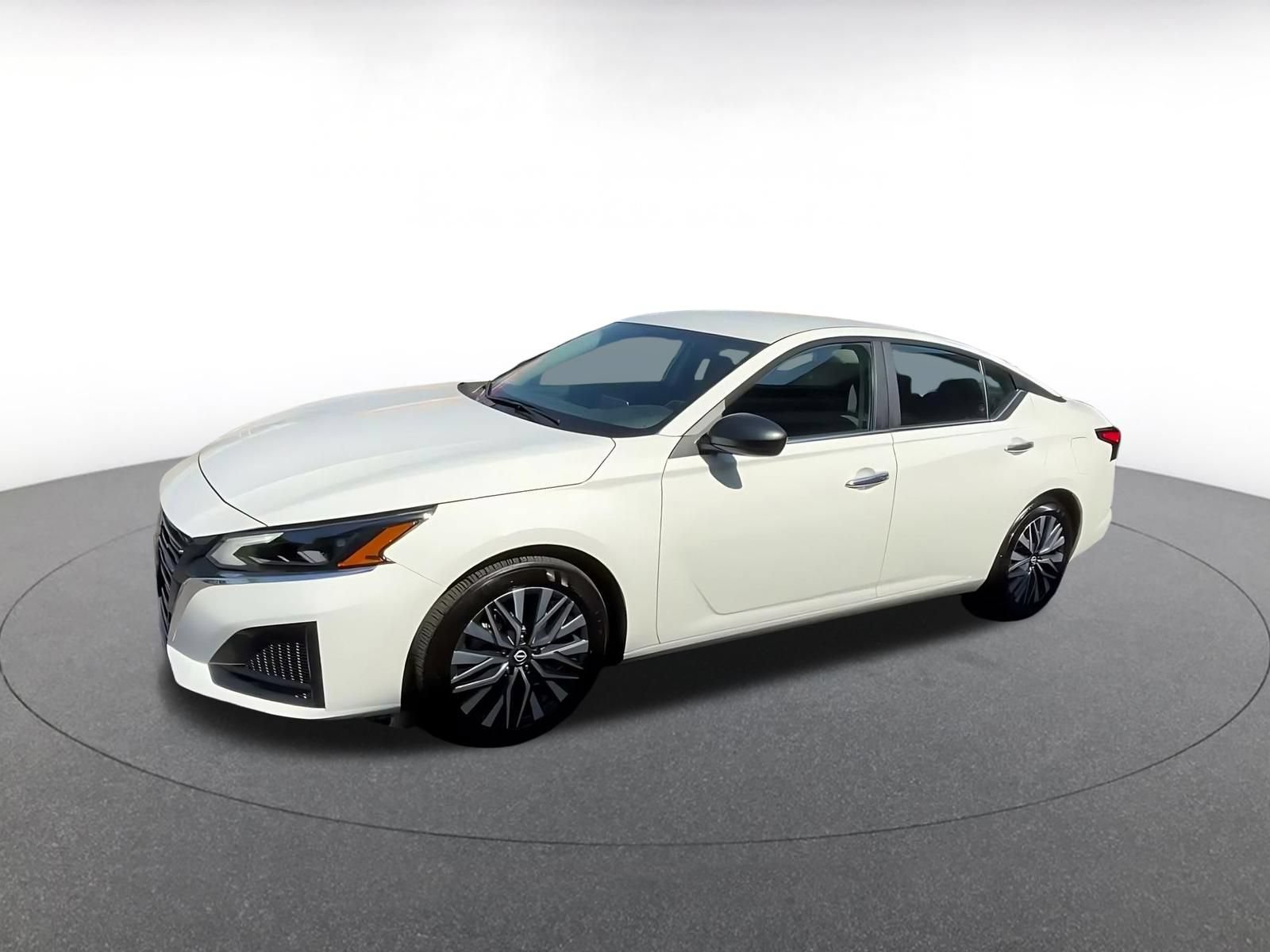 Used 2025 Nissan Altima 2.5 SV FWD image 7