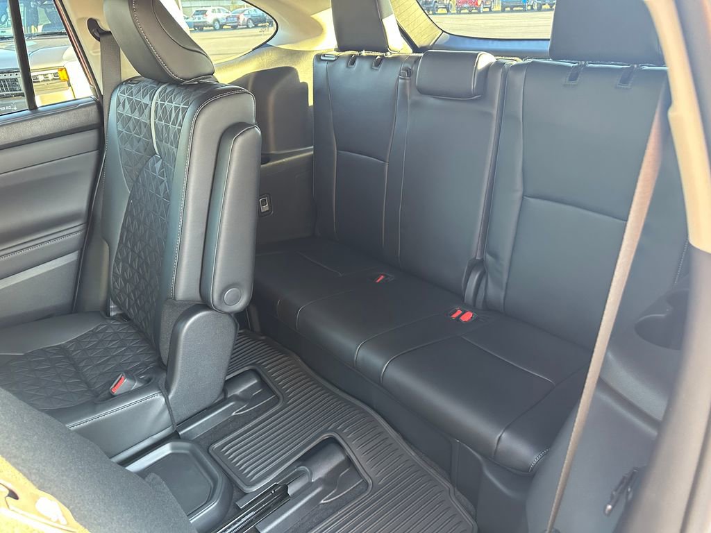 New 2025 Toyota Highlander XLE image 16