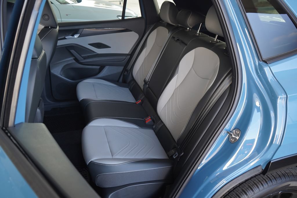 New 2026 Volkswagen Tiguan SE R-Line FWD image 9