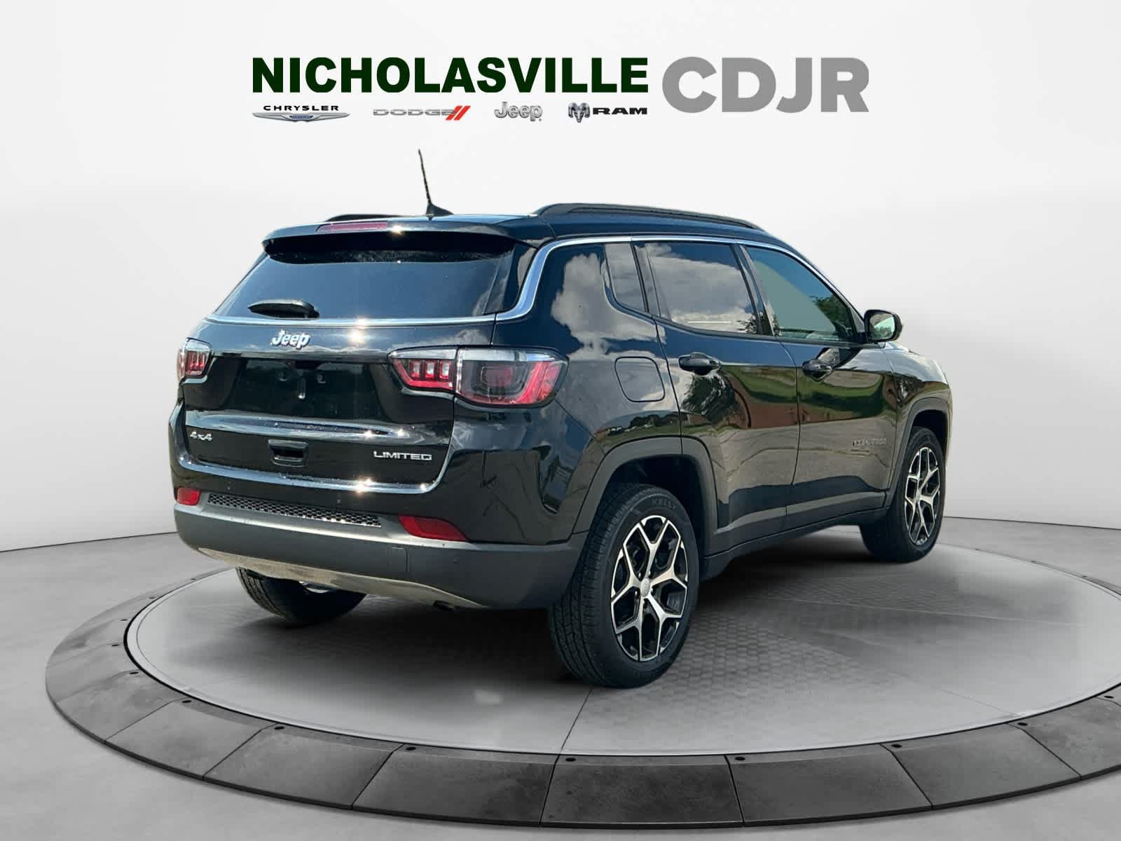 Used 2024 Jeep Compass Limited AWD/4WD image 5