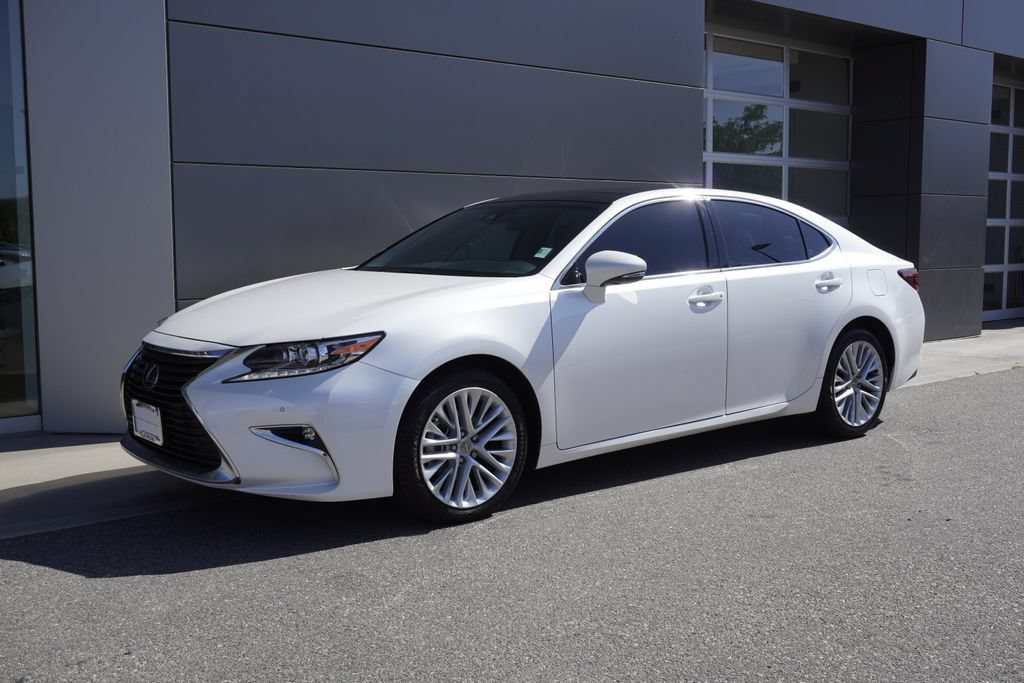 Used 2017 Lexus ES 350 w/ Luxury Package FWD image 3