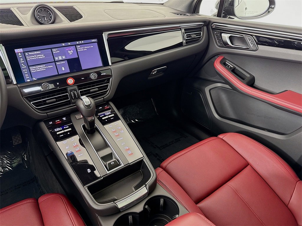 Used 2025 Porsche Macan image 26