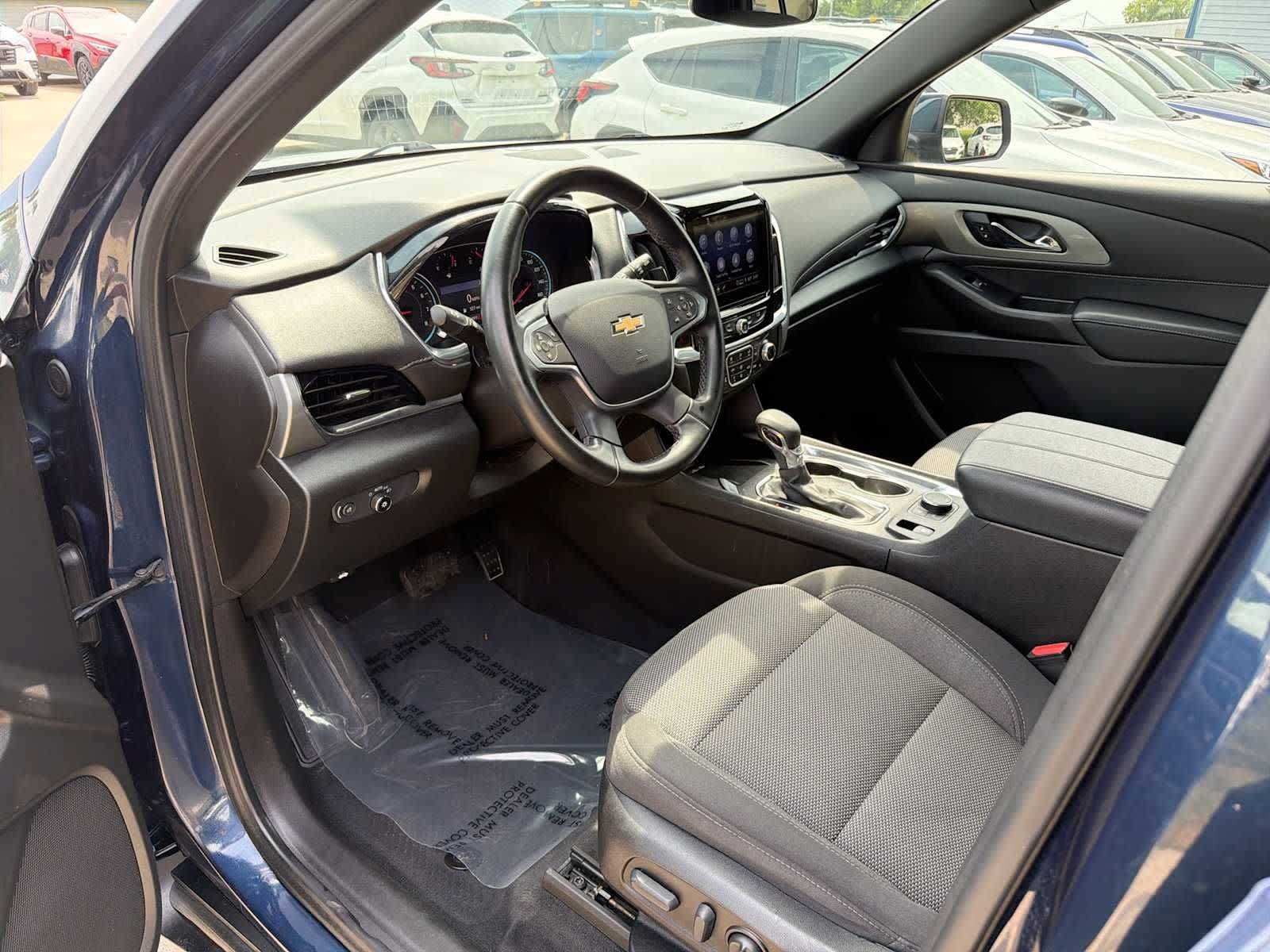 Used 2023 Chevrolet Traverse LT AWD/4WD image 2
