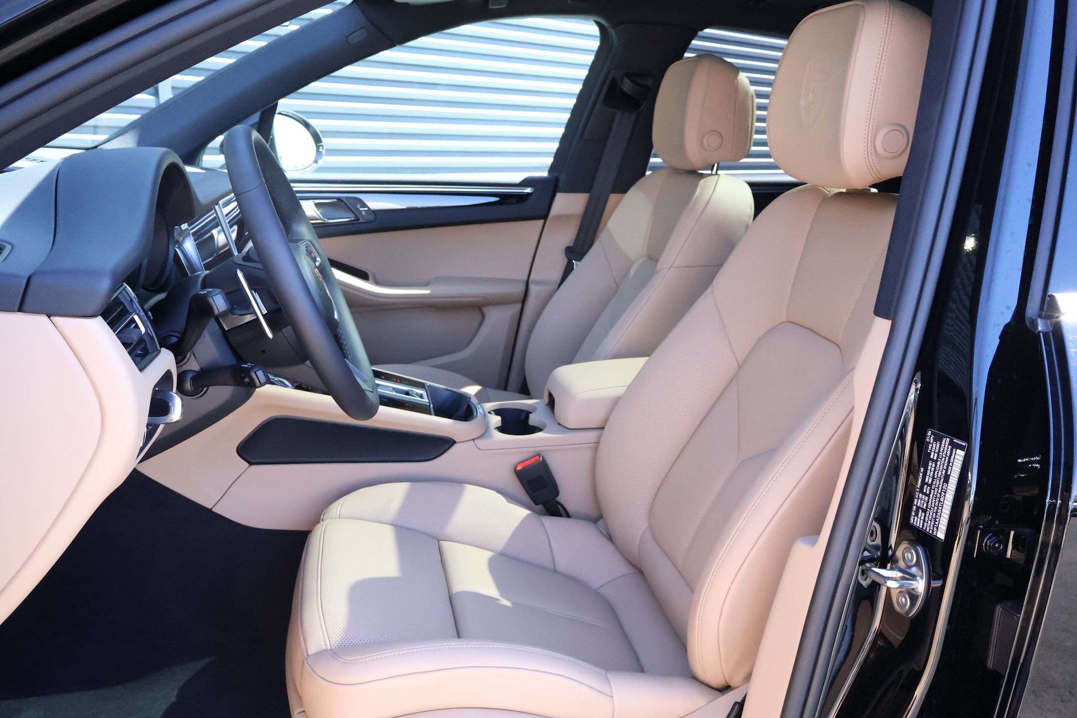 New 2026 Porsche Macan AWD/4WD image 5