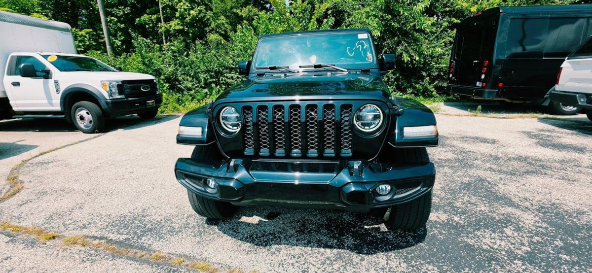 Used 2021 Jeep Gladiator High Altitude AWD/4WD image 2