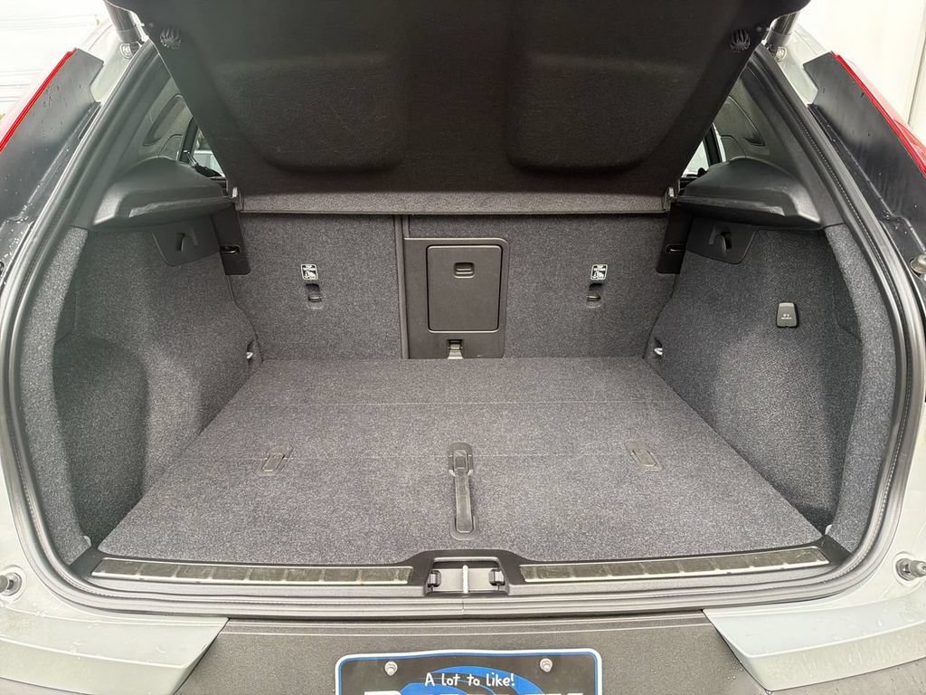 Certified 2024 Volvo XC40 B5 Plus w/ Climate Package AWD/4WD image 27