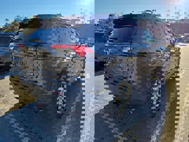 Used 2021 Toyota RAV4 XLE image 10