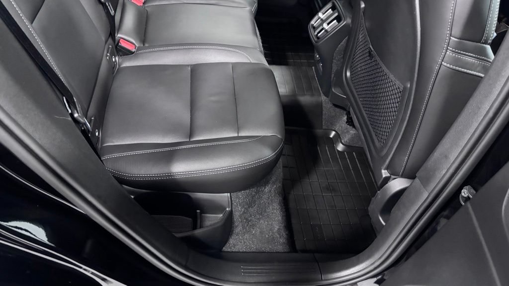 Certified 2026 Volvo XC40 B5 Plus AWD/4WD image 24