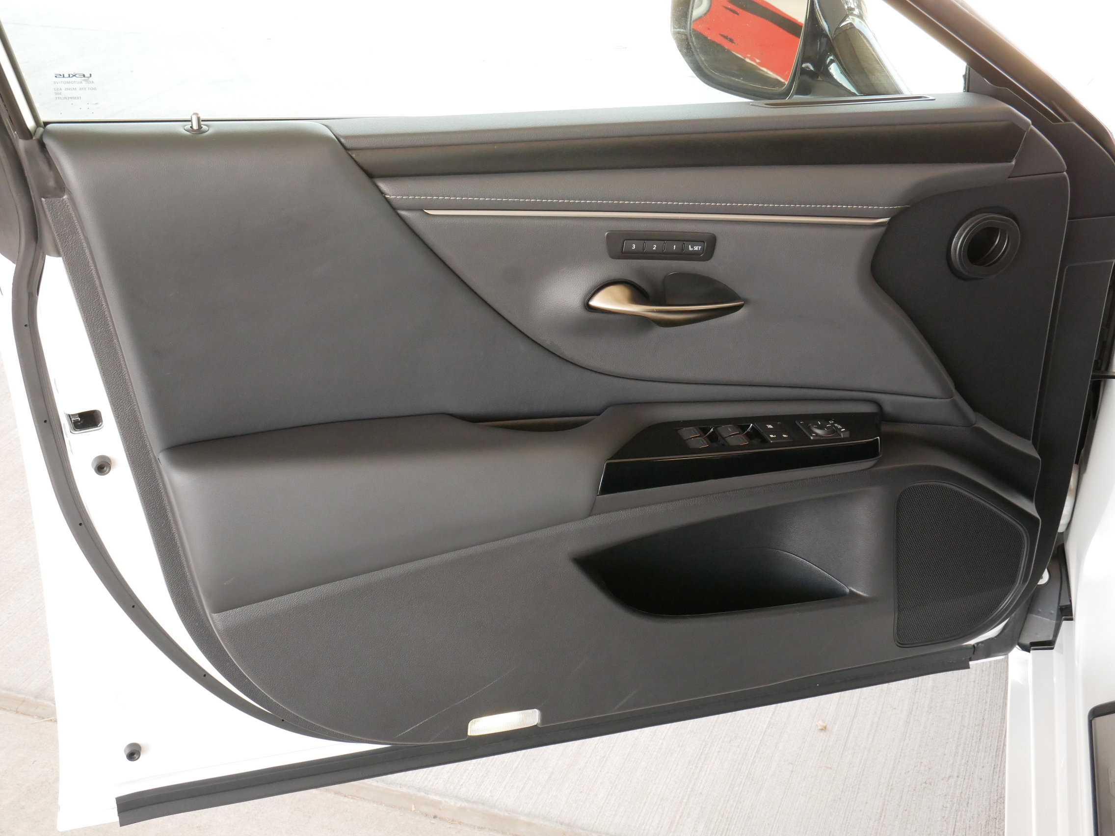 Certified 2025 Lexus ES 300h w/ Premium Package FWD image 6