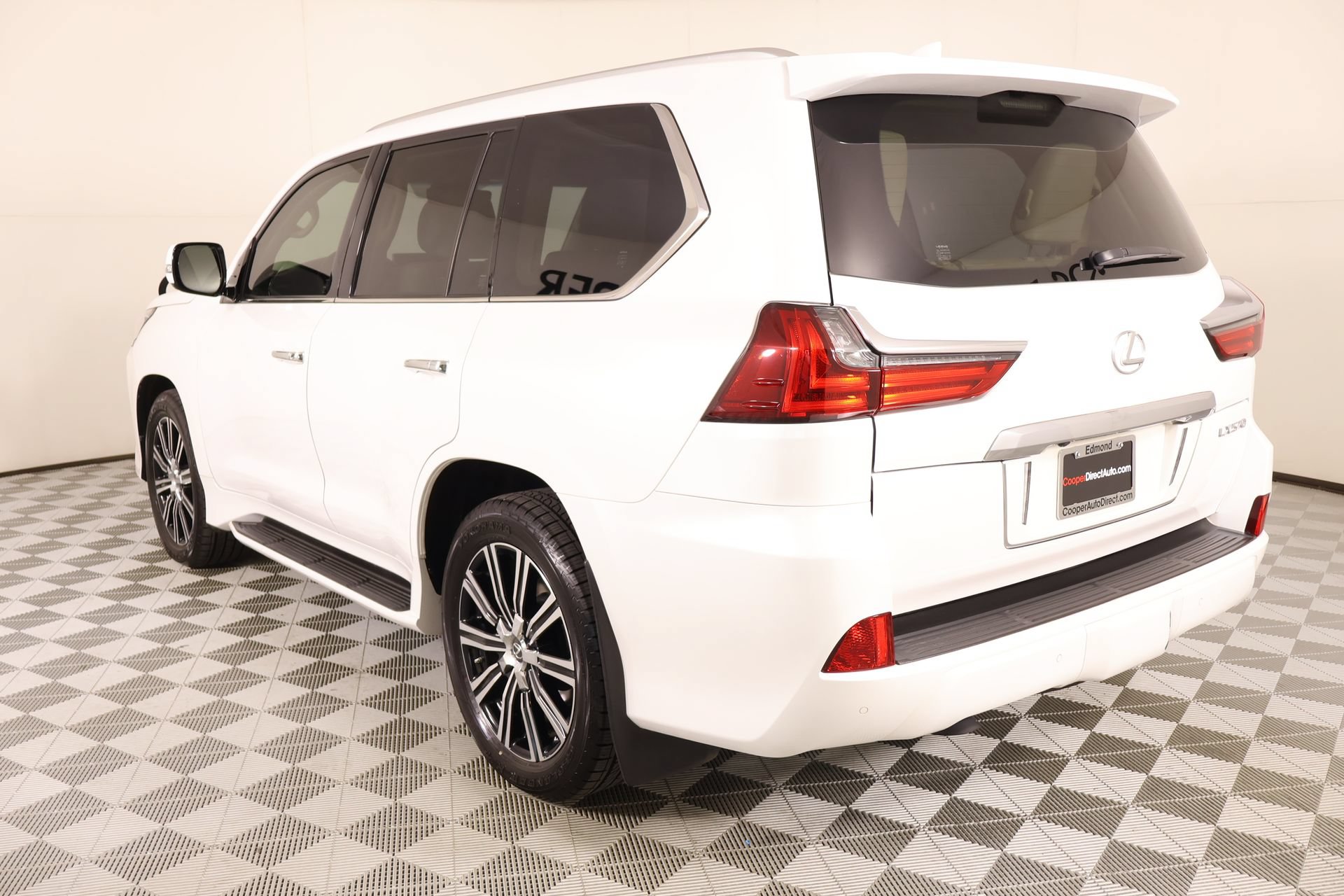 Used 2021 Lexus LX 570 4WD w/ Luxury Package image 27