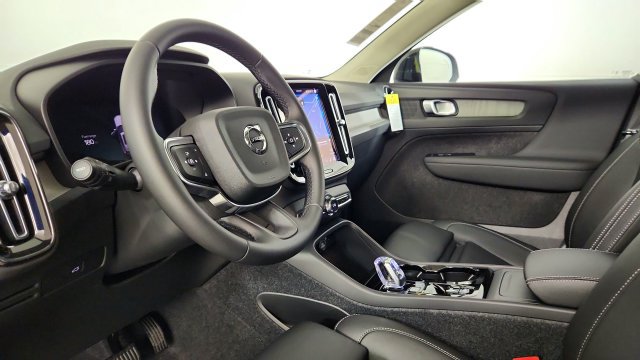 New 2026 Volvo XC40 B5 Plus w/ Protection Package Premier AWD/4WD image 12