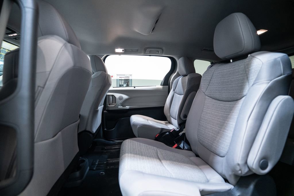 Certified 2023 Toyota Sienna LE image 32