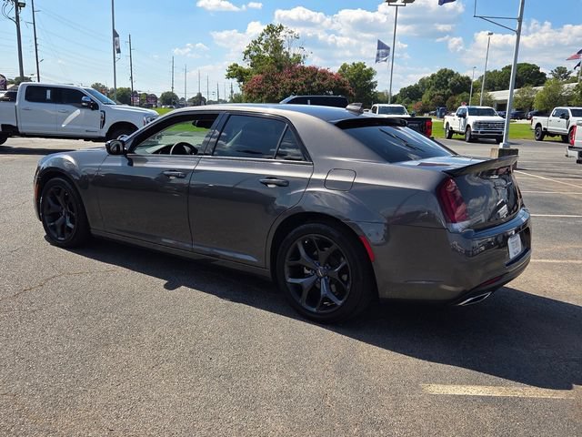 Used 2022 Chrysler 300 Touring w/ Sport Appearance Package RWD image 5