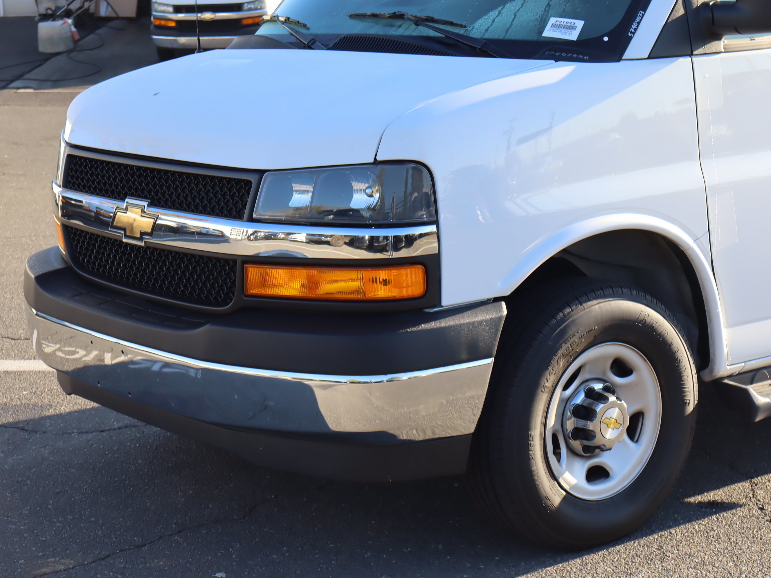 Used 2025 Chevrolet Express 3500 LT w/ LT Preferred Equipment Group RWD image 6
