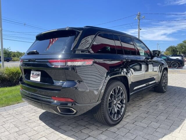 Used 2025 Jeep Grand Cherokee Summit w/ Obsidian Package AWD/4WD image 35