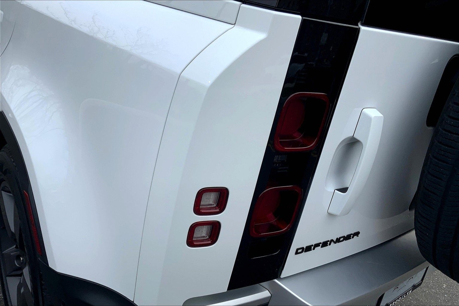 Used 2022 Land Rover Defender 110 S image 28