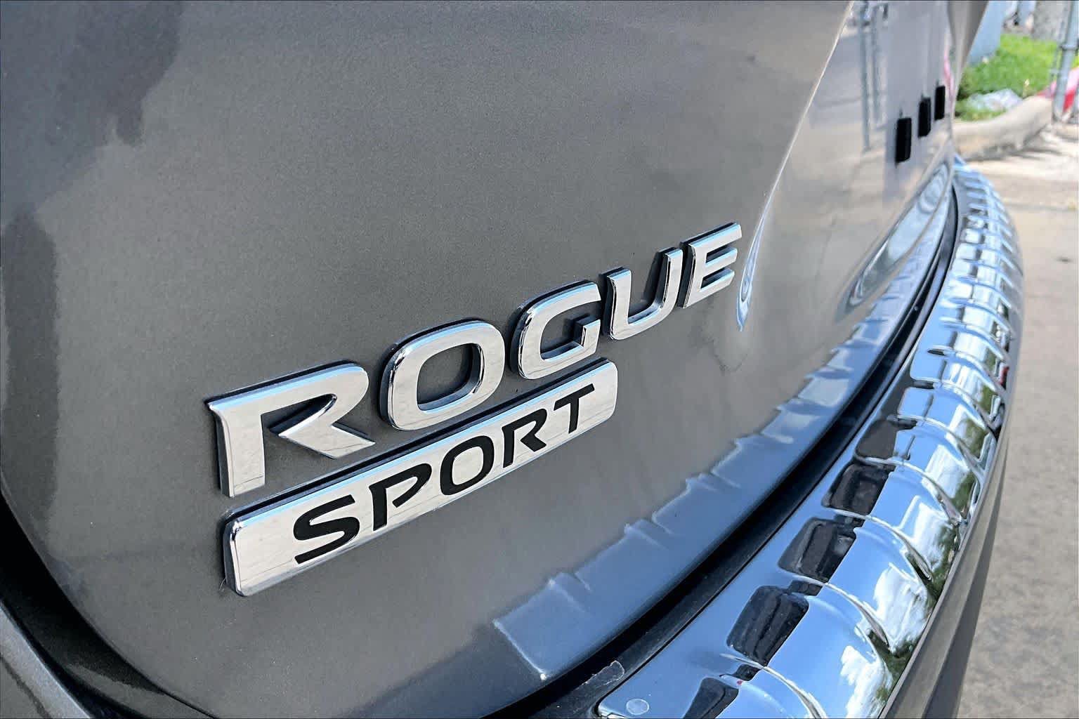 Used 2021 Nissan Rogue Sport SV w/ Technology Package FWD image 30