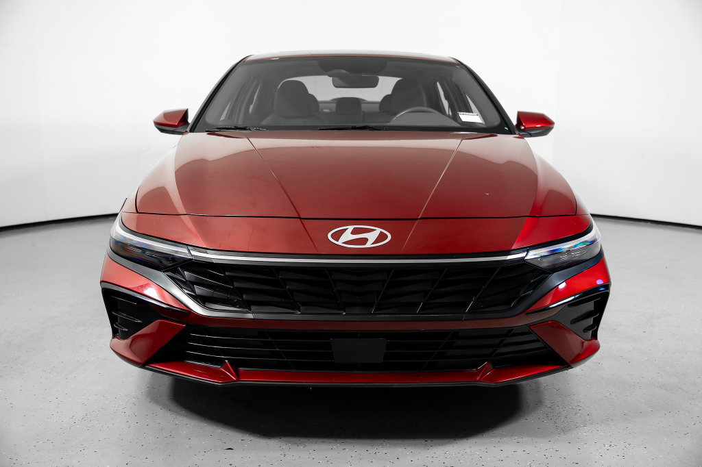 Certified 2025 Hyundai Elantra SEL FWD image 17