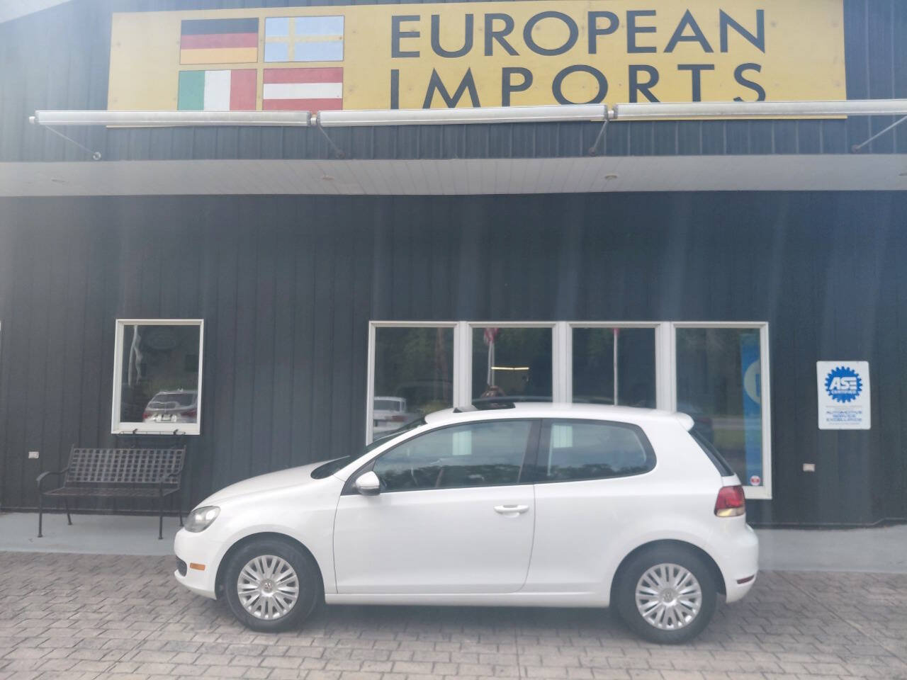 Used 2013 Volkswagen Golf 2-Door FWD image 1