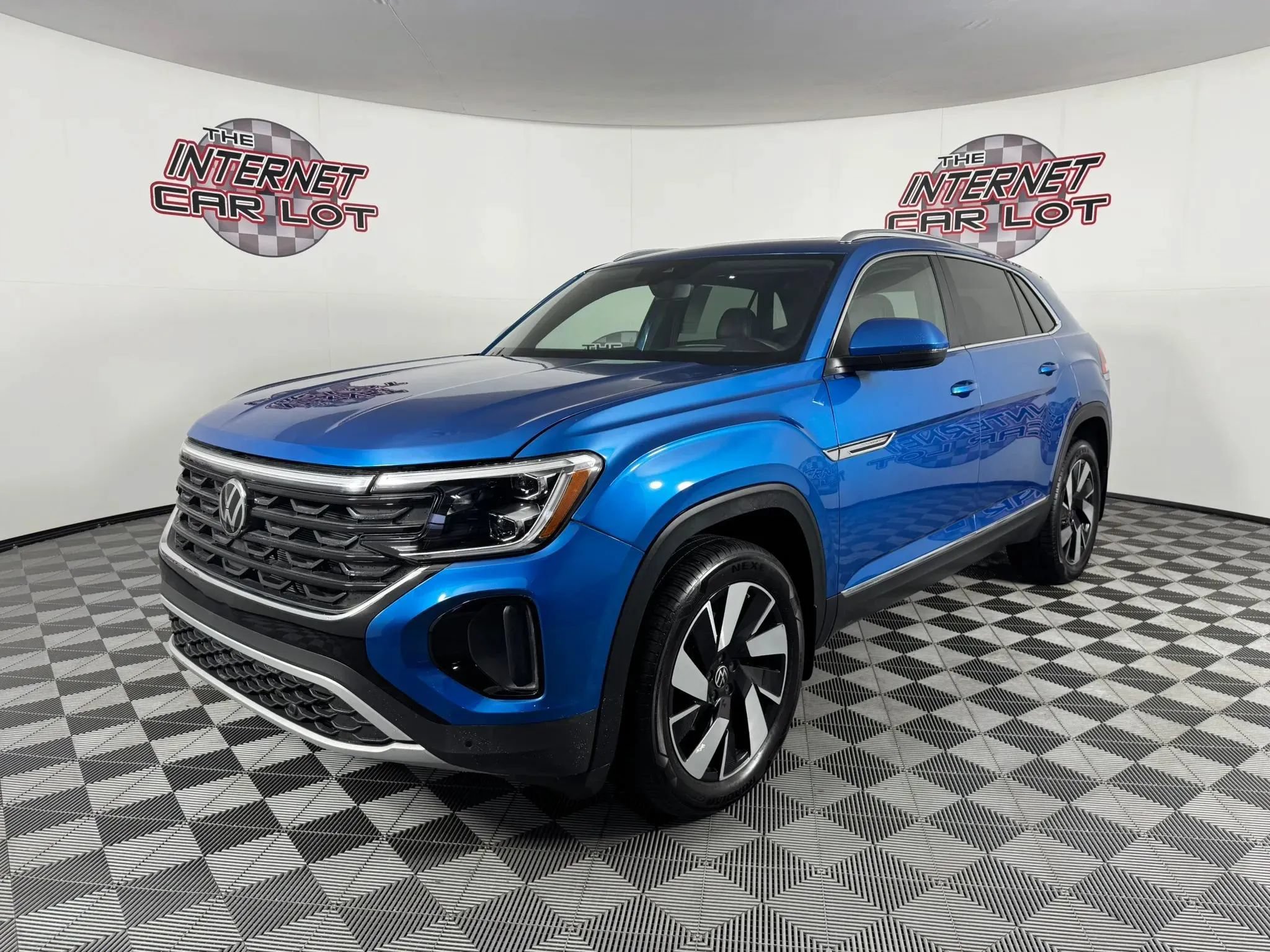 Used 2024 Volkswagen Atlas Cross Sport SEL AWD/4WD image 3