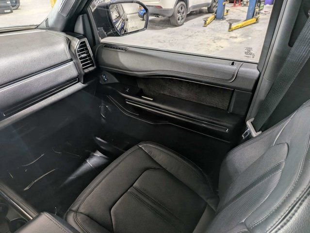 Used 2019 Ford Expedition Limited w/ Equipment Group 301A RWD image 19