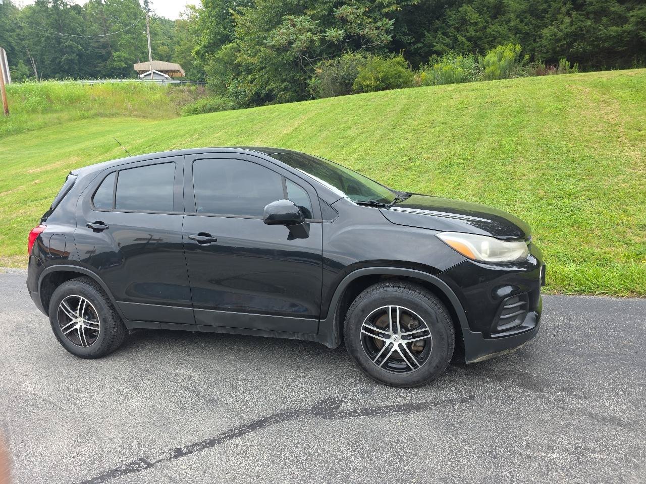 Used 2018 Chevrolet Trax LS FWD image 3