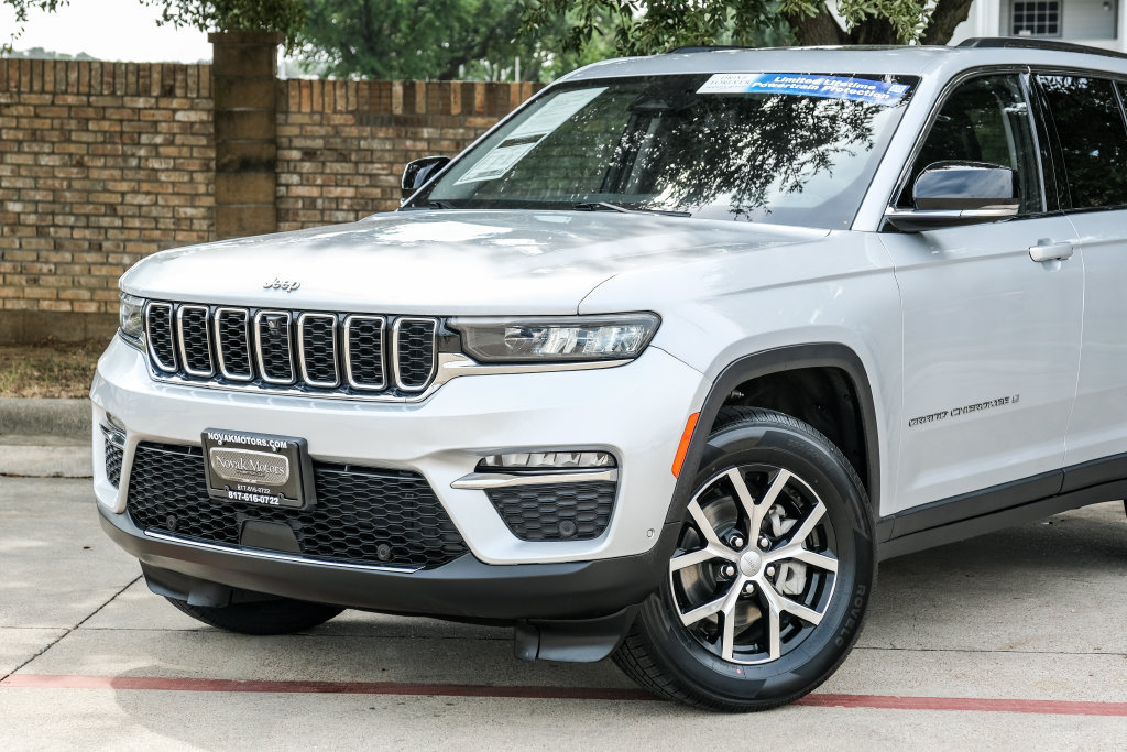 Used 2023 Jeep Grand Cherokee Limited w/ Luxury Tech Group II AWD/4WD image 13