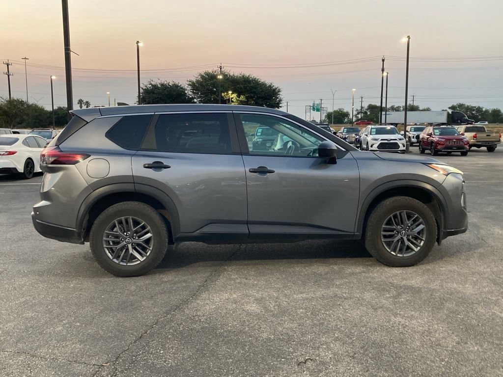 Used 2024 Nissan Rogue S FWD image 4