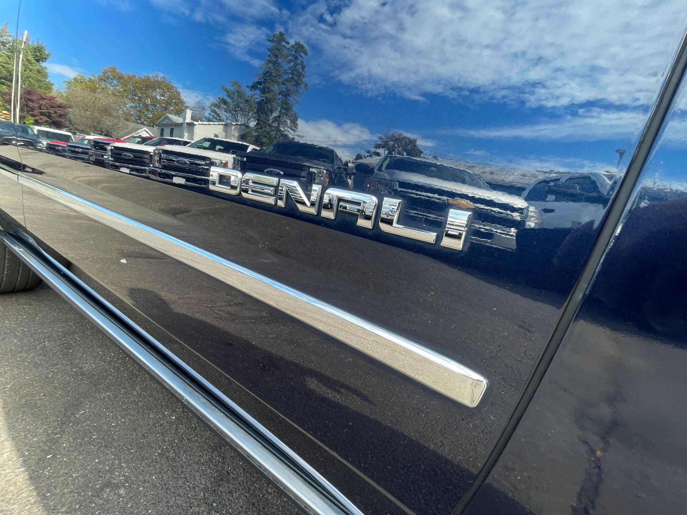 Used 2018 GMC Yukon Denali w/ Open Road Package AWD/4WD image 31