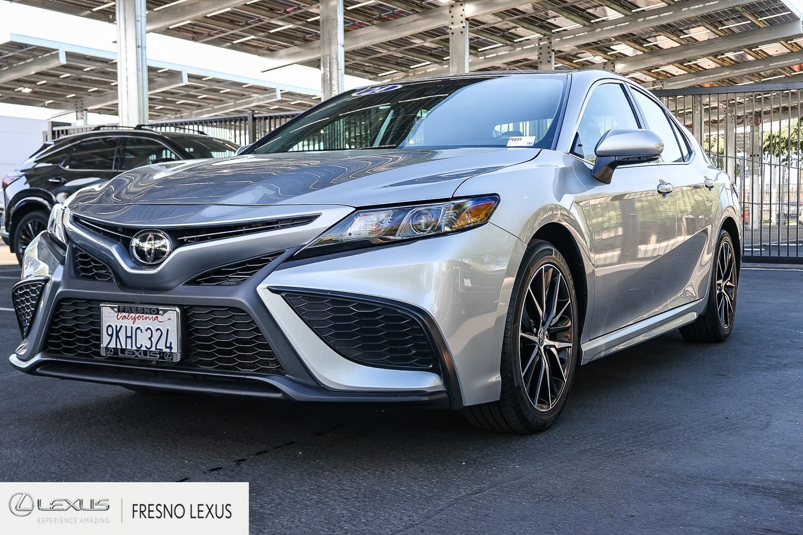 Used 2024 Toyota Camry SE image 3