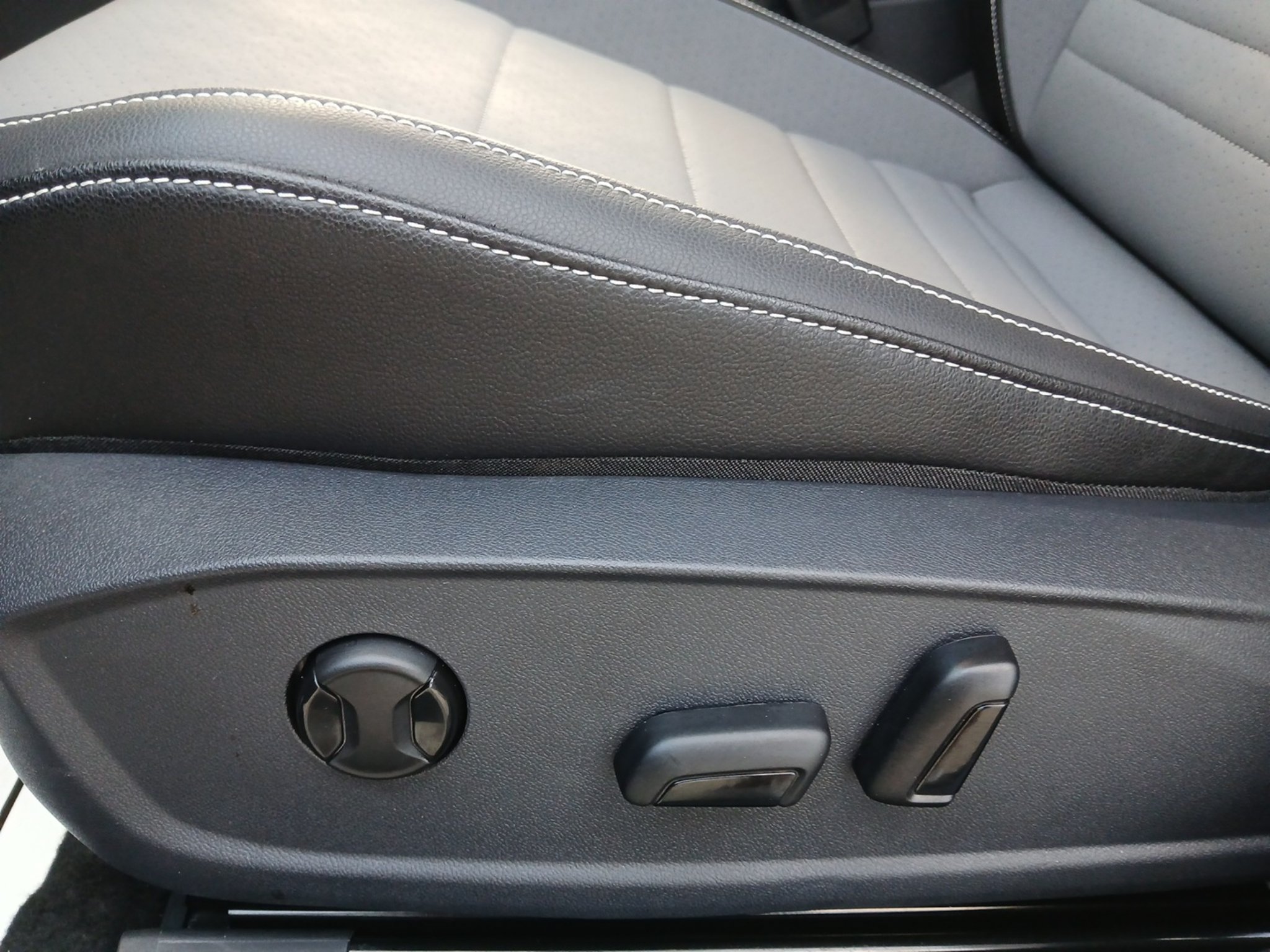 Certified 2026 Volkswagen Jetta SE FWD image 11