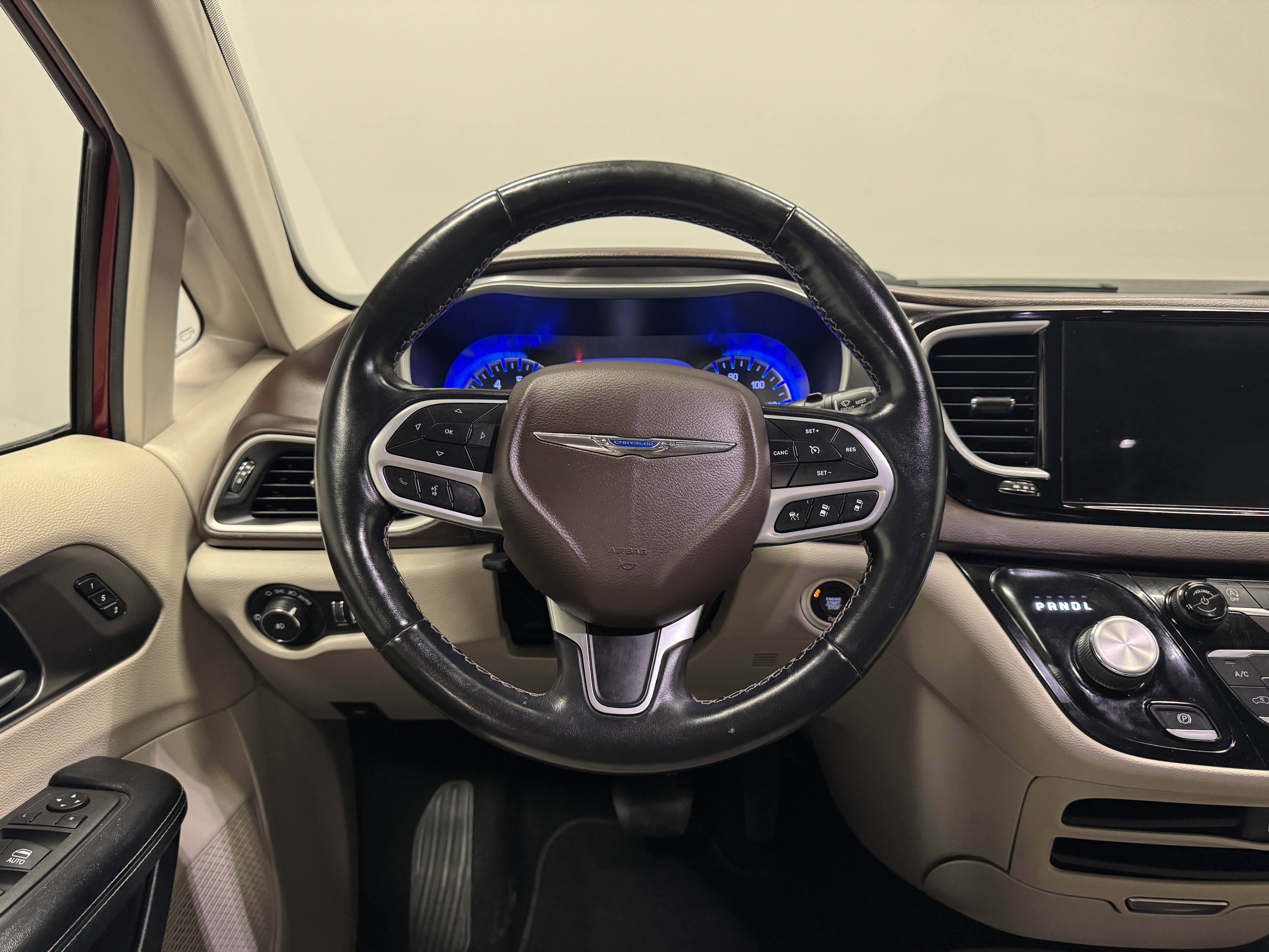 Used 2021 Chrysler Pacifica Touring-L image 20