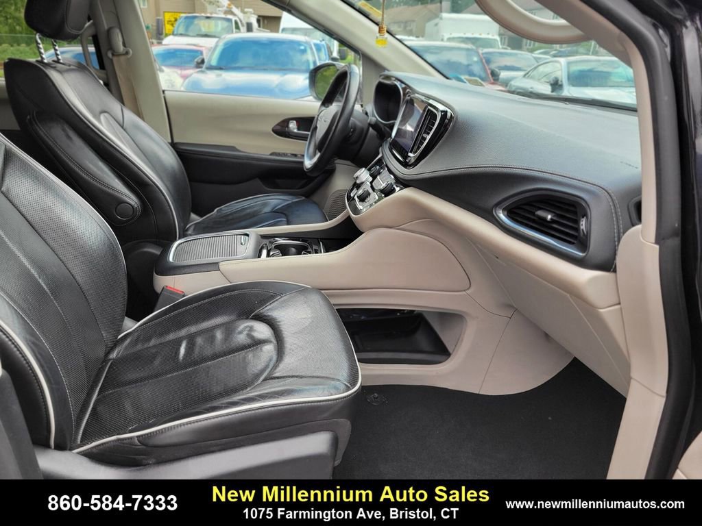 Used 2022 Chrysler Pacifica Limited image 11