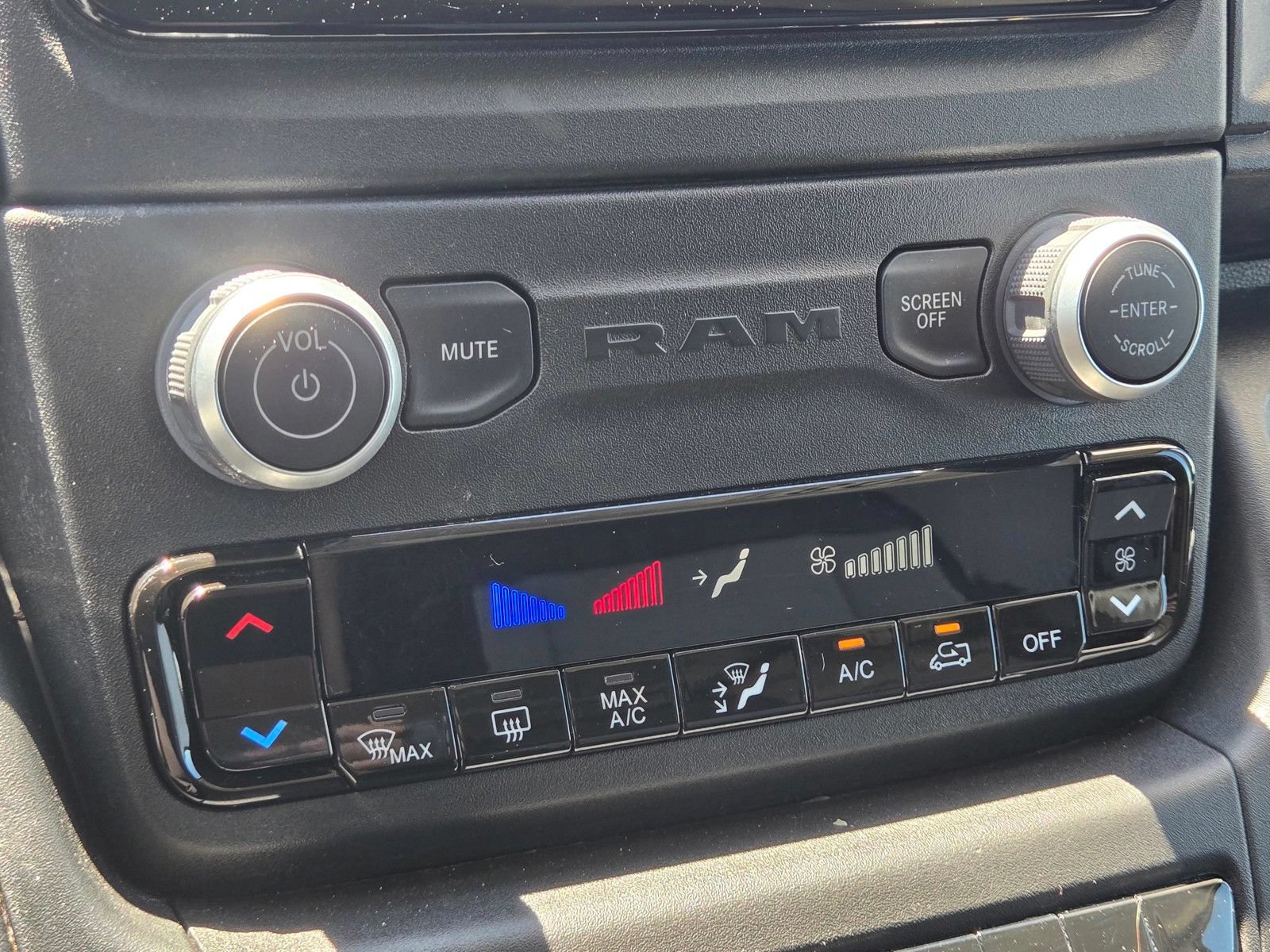 Used 2025 RAM ProMaster 2500 w/ Convenience Group FWD image 22