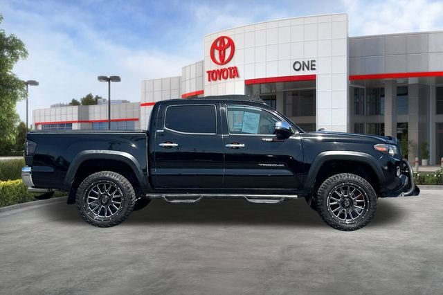 Used 2017 Toyota Tacoma SR w/ SR Convenience Package RWD image 3
