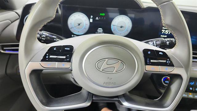 Used 2025 Hyundai Elantra SEL FWD image 16