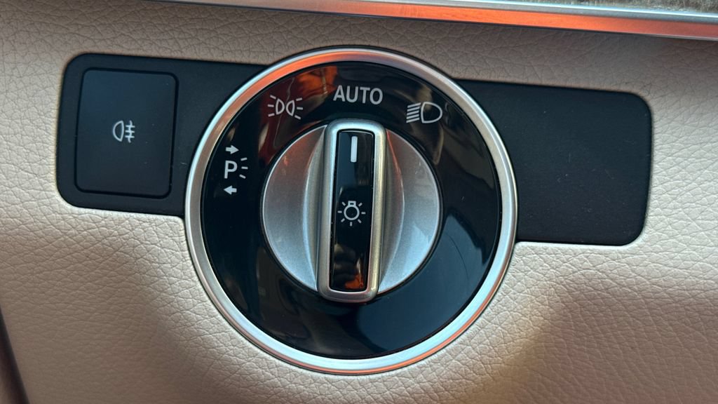 Used 2014 Mercedes-Benz E 350 Sedan image 25