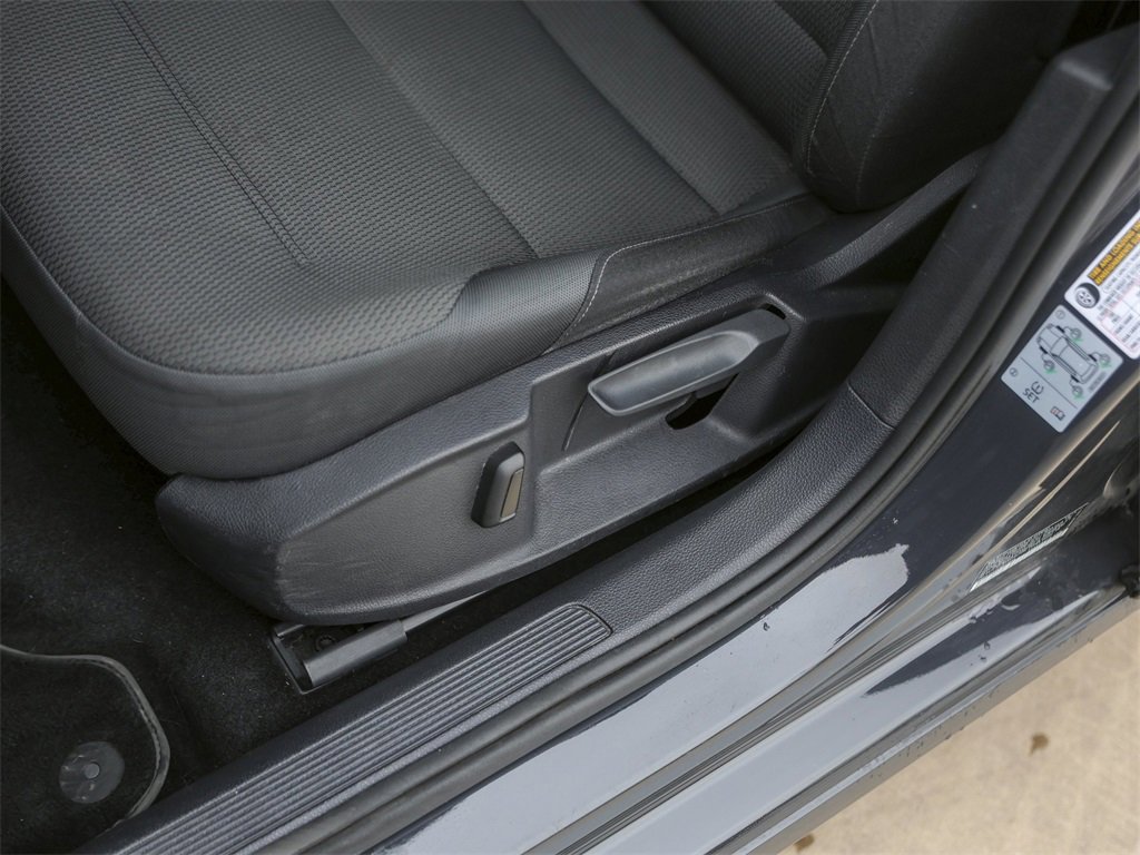 Used 2019 Volkswagen e-Golf SE w/ Driver Assistance Package image 13