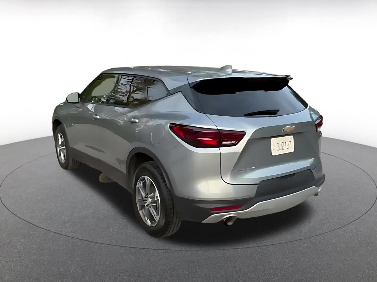 Used 2025 Chevrolet Blazer LT FWD image 9