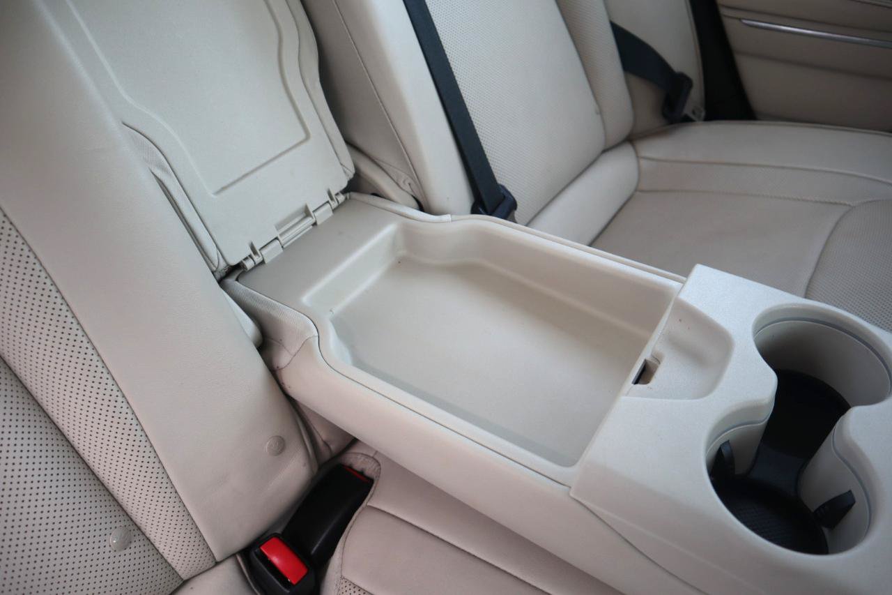 Used 2015 Chrysler 300 C w/ Light Group RWD image 48