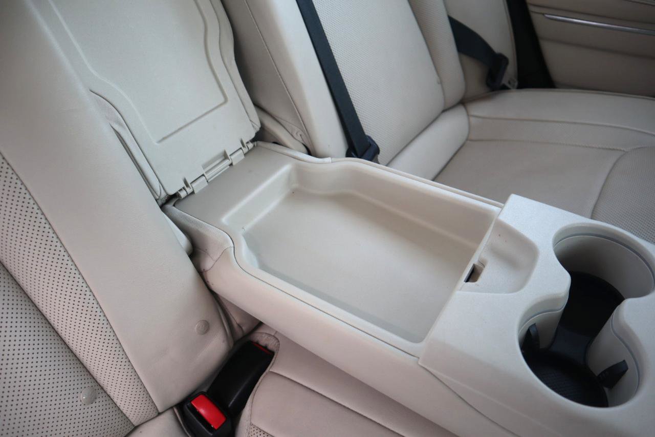 Used 2015 Chrysler 300 C w/ Light Group image 48