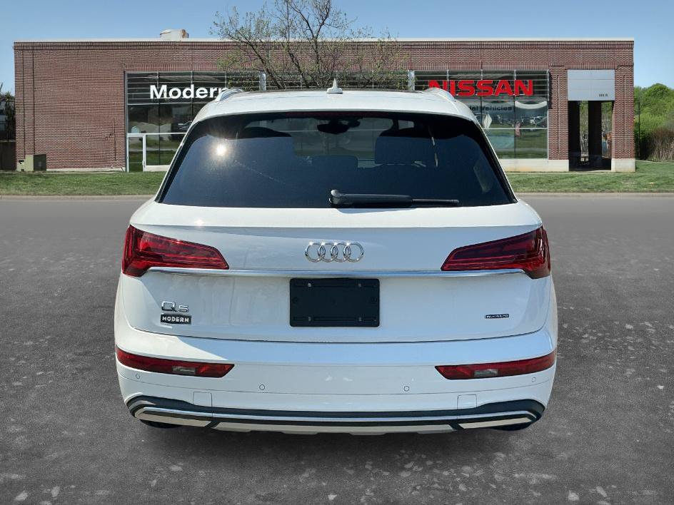 Used 2021 Audi Q5 2.0T Premium w/ Convenience Package AWD/4WD image 3