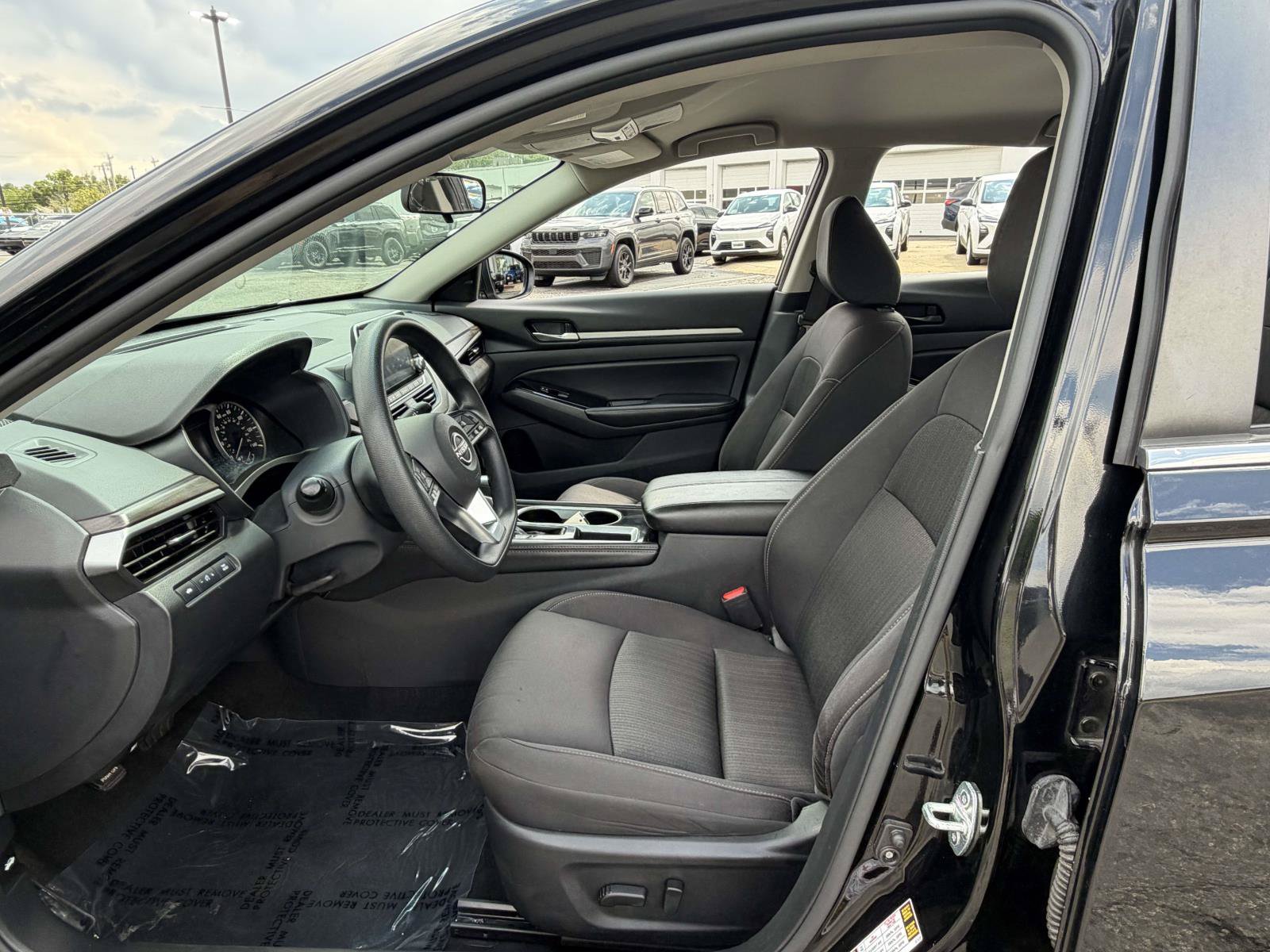 Used 2023 Nissan Altima 2.5 SV FWD image 25