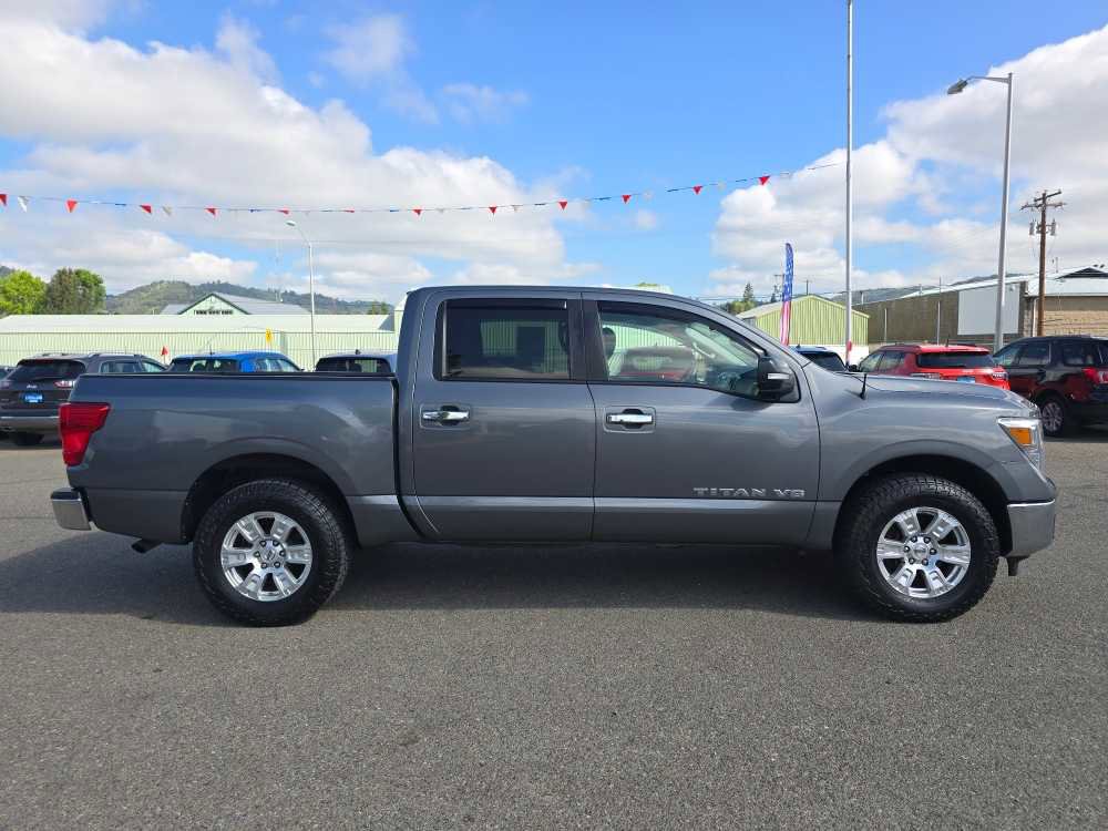 Used 2019 Nissan Titan SV AWD/4WD image 6