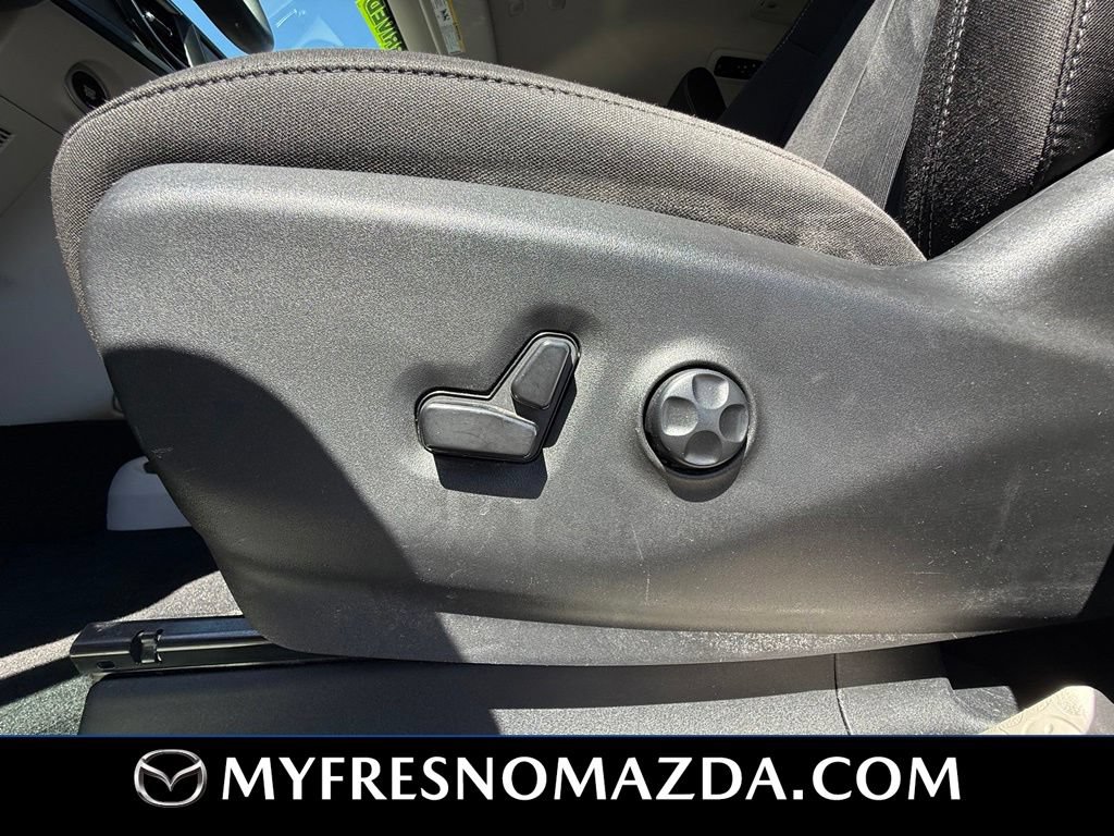 Used 2023 Chrysler Voyager LX FWD image 34